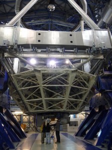 The UT4 Melipal telescope. The white structure is the main mirror cell. X-Shooter is just below it. The secondary mirror is also visible at the top of the photo.